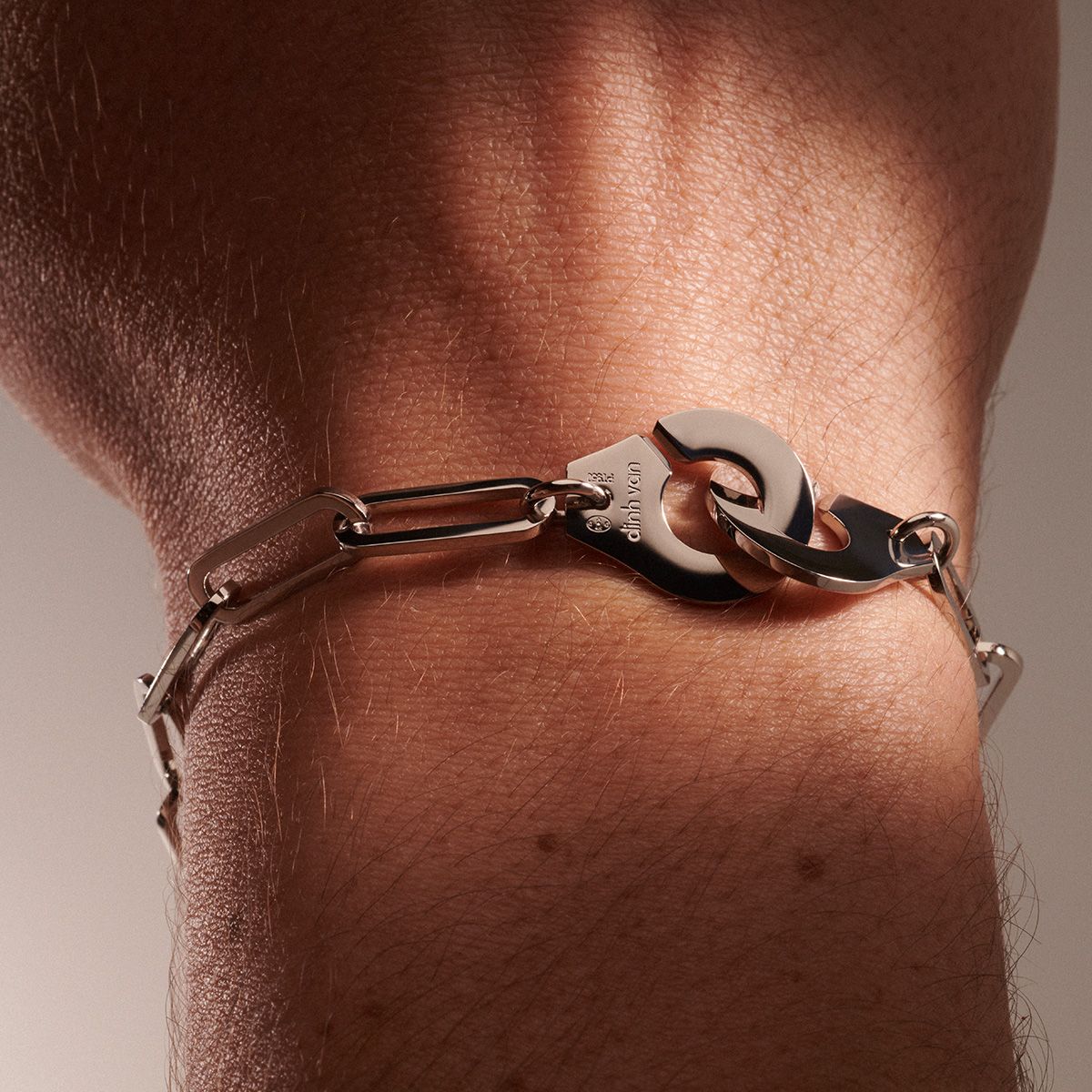 Bracelet Menottes dinh van R15 - 23,5 cm Menottes dinh van Référence :  365309 -2