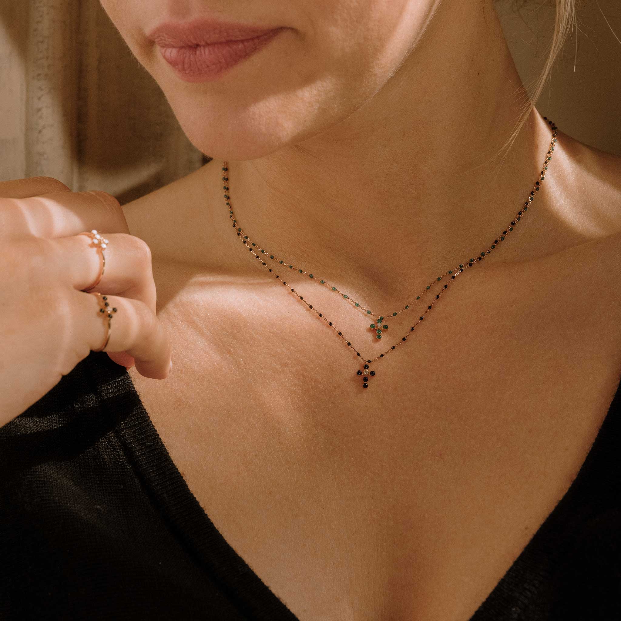 Collier noir Croix Perlée, or rose, 1 diamant, 42 cm madone Référence :  b1cp001r2042di -2