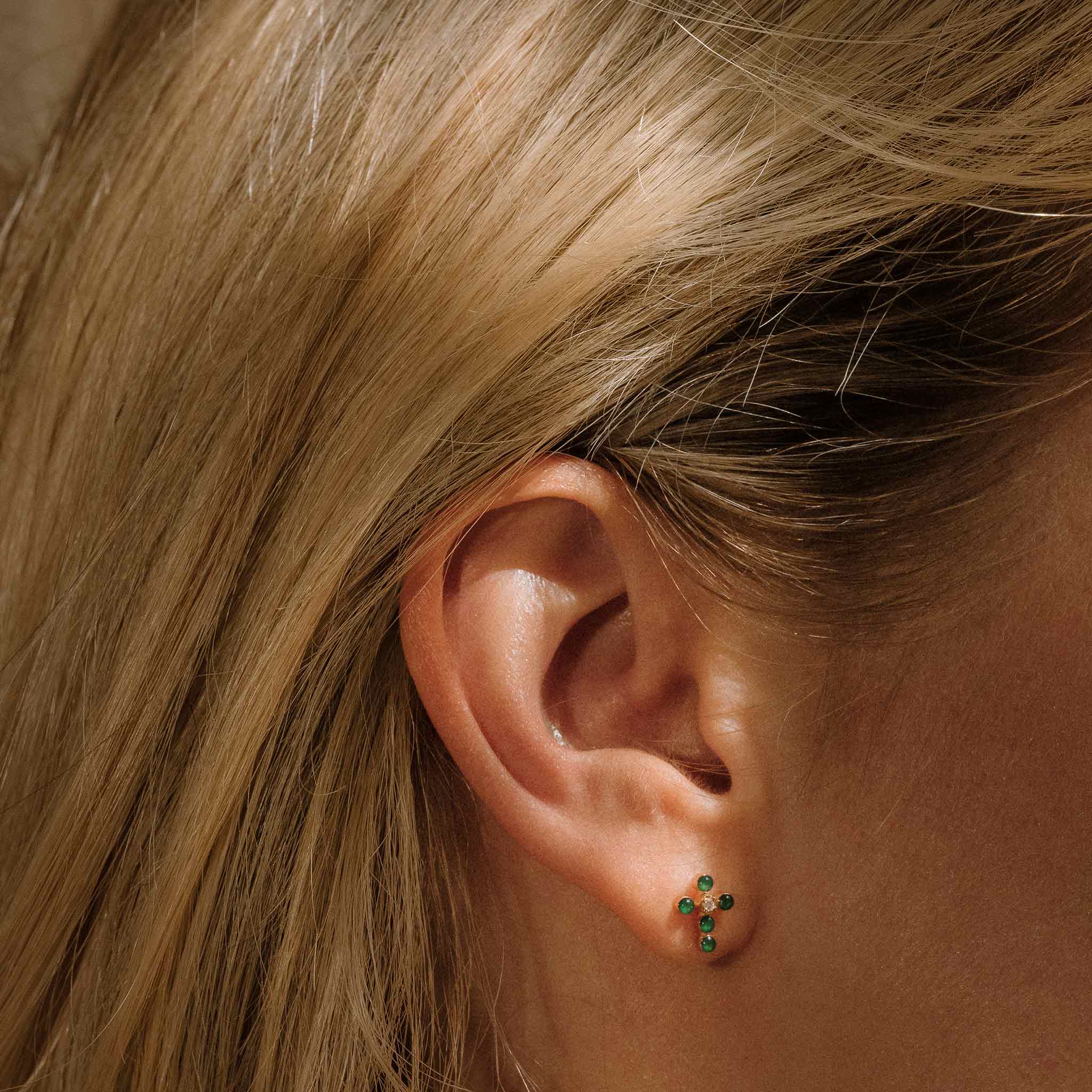 Boucles d'oreilles émeraude Croix Perlée, or jaune, diamants madone Référence :  b4cp002j35xxdi -3